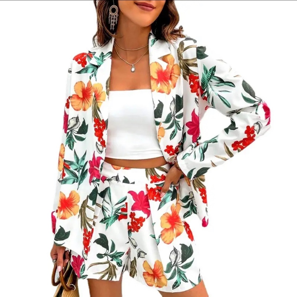 L’ATISTE set  Tropicana White Floral Print blazer and shorts